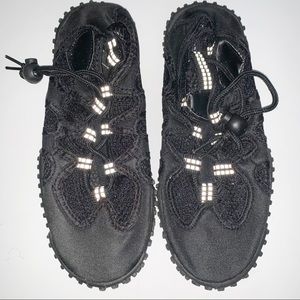 Kids size 5 (big kids) water shoes unisex black Big Kid size 5